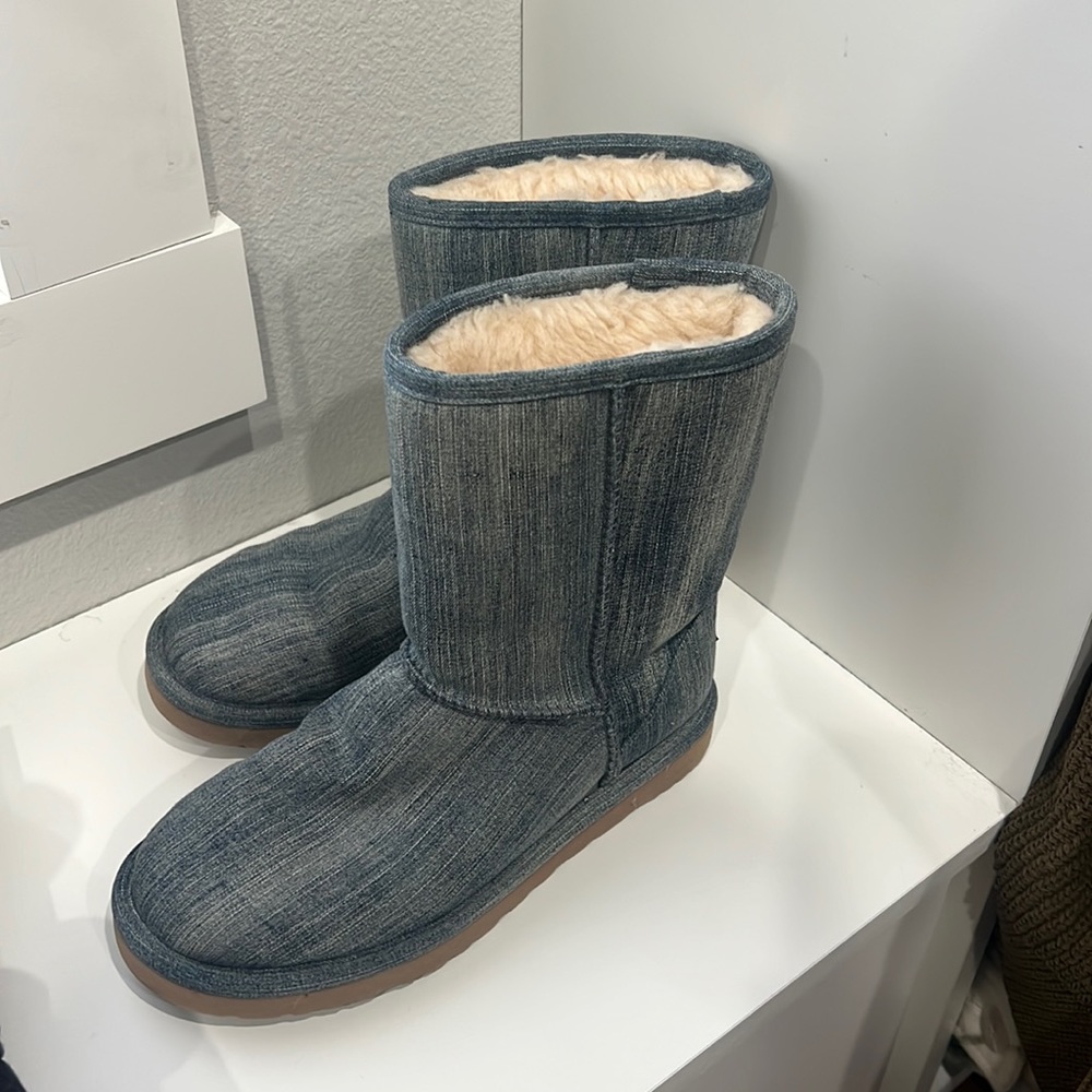 UGGS